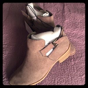 Dolce Vita (dv) booties size 8